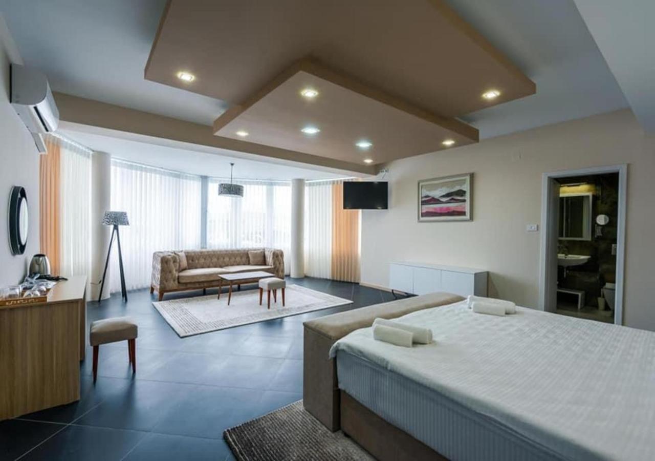Hotel & Resort Bon Bon Suto Orizari エクステリア 写真