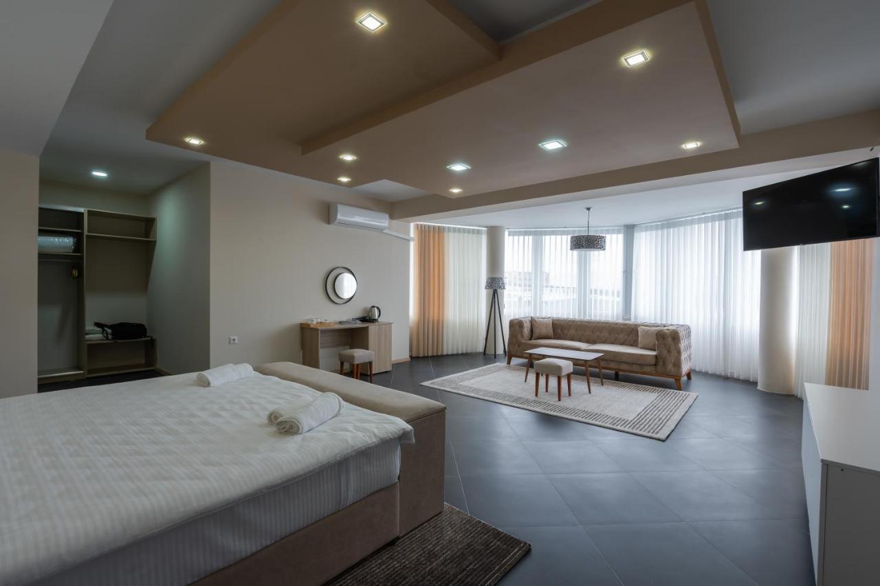 Hotel & Resort Bon Bon Suto Orizari エクステリア 写真